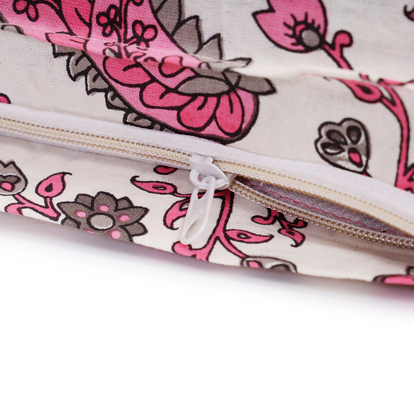 DESERT BOTANICAL BLISS: LUXURIOUS ORGANIC COTTON CARDINAL RED BEDSHEETS INSPIRED BY NATURE’S SERENITY
