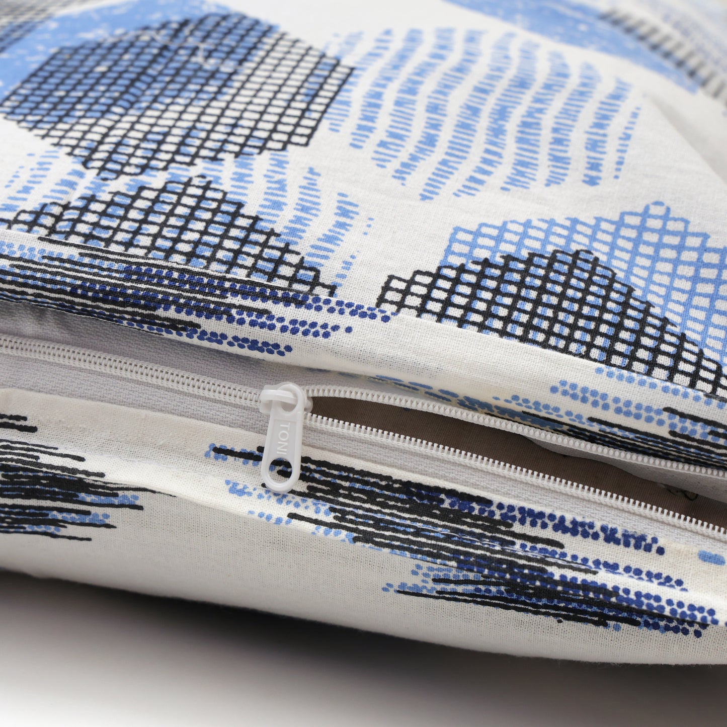 HONEYCOMB GEOMETRICAL PATTERN BEDSHEET IN PRUSSIAN BLUE AND MIDNIGHT COLOR COLLECTION PREMIUM ORGANIC COTTON ETHNIC PRINTED BEDSHEET.