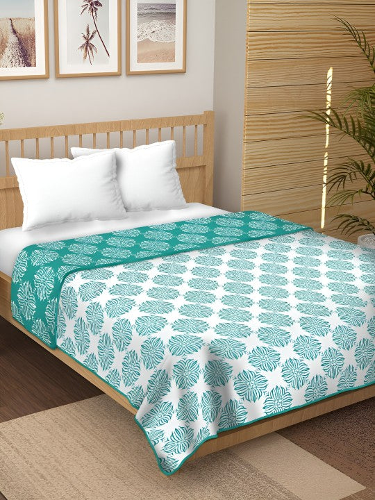 PREMIUM ORGANIC COTTON REVERSIBLE DOHAR - THREE-LAYERED SANGANERI AND GEOMETRIC PATTERN WITH TURQUOSE GREEN HUE AND INSULATING MICROFIBRE FOR ALL-WEATHER COMFORT