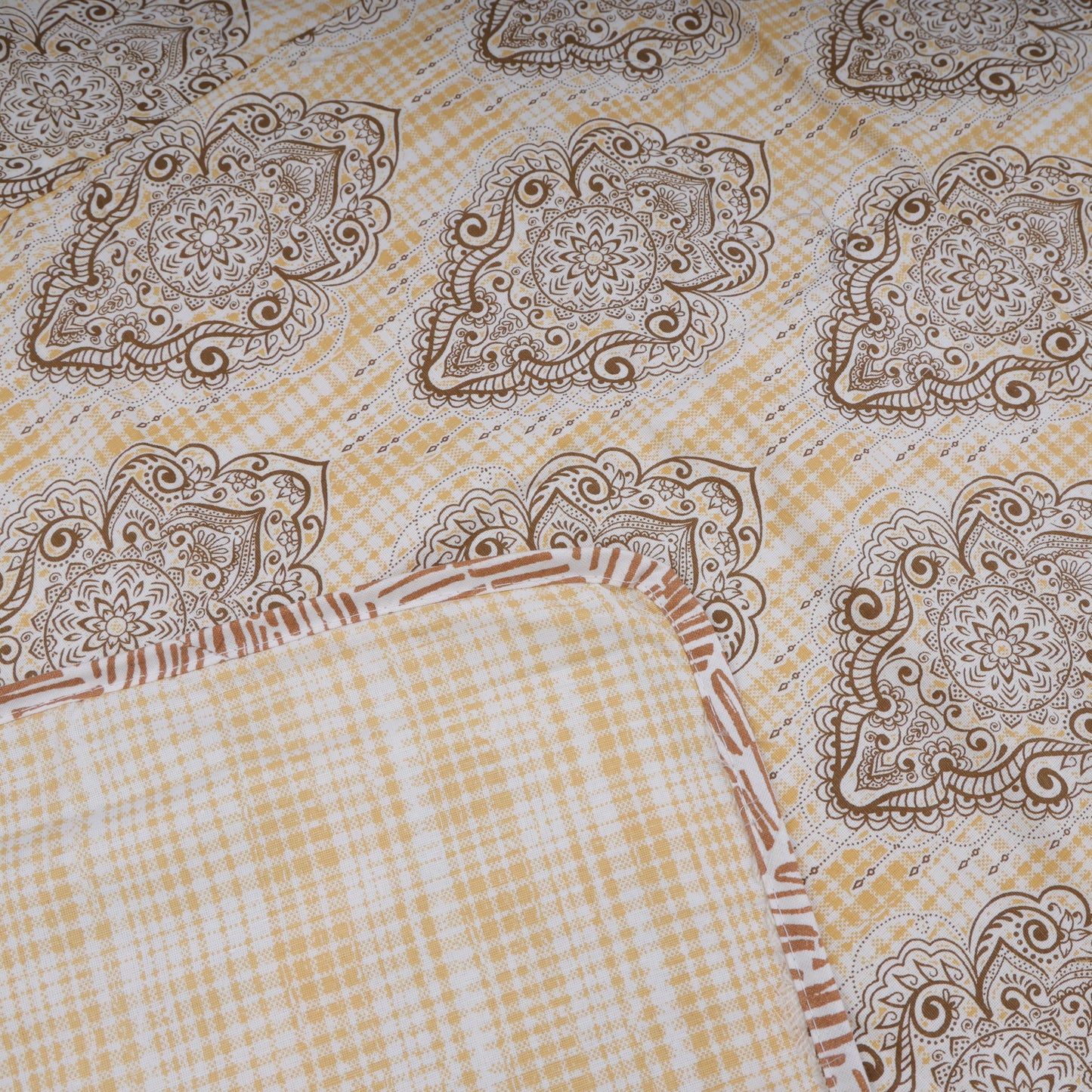 PREMIUM ORGANIC COTTON REVERSIBLE DOHAR - THREE-LAYERED SANGARENI & GEOMETRIC PATTERN WITH GOLDEN MAHOGANY IMPERIAL TOPAZ HUE AND INSULATING FOR ALL-WEATHER COMFORT.