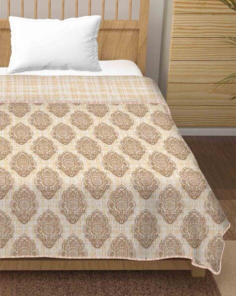 PREMIUM ORGANIC COTTON REVERSIBLE DOHAR - THREE-LAYERED SANGARENI & GEOMETRIC PATTERN WITH GOLDEN MAHOGANY IMPERIAL TOPAZ HUE AND INSULATING FOR ALL-WEATHER COMFORT.