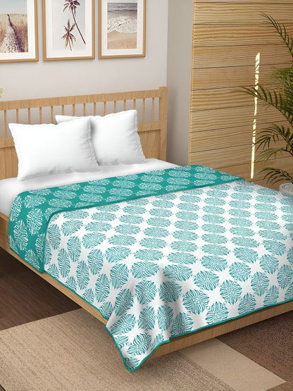 PREMIUM ORGANIC COTTON REVERSIBLE DOHAR - THREE-LAYERED SANGANERI AND GEOMETRIC PATTERN WITH TURQUOSE GREEN HUE AND INSULATING MICROFIBRE FOR ALL-WEATHER COMFORT